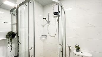 Spacious And Stylish 3Br At Sky House Bsd Apartment