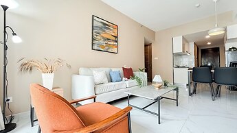 Spacious And Stylish 3Br At Sky House Bsd Apartment