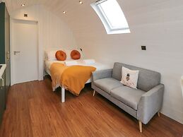Bumblebee Glamping Pod