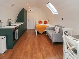 Bumblebee Glamping Pod