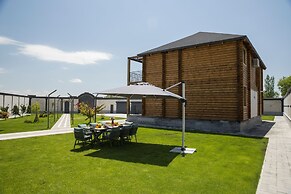 Wooden Villa with pool and sauna
