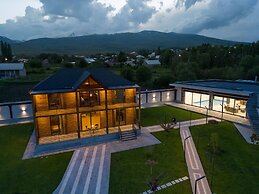Wooden Villa with pool and sauna