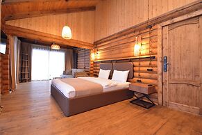 Wooden Villa with pool and sauna