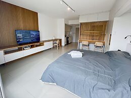 Studio Luxury Balcony Pool