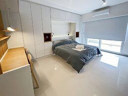 Studio Luxury Balcony Pool