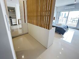 Studio Luxury Balcony Pool