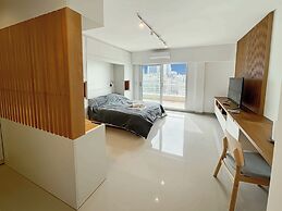 Studio Luxury Balcony Pool