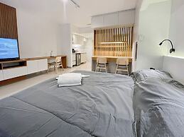 Studio Luxury Balcony Pool