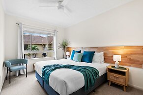 Lakeside Luxe Retreat - Pool View BBQ Spa Bath