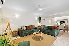 Lakeside Luxe Retreat - Pool View BBQ Spa Bath