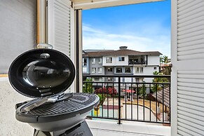 Lakeside Luxe Retreat - Pool View BBQ Spa Bath