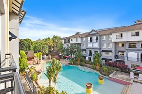 Lakeside Luxe Retreat - Pool View BBQ Spa Bath