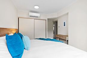 Lakeside Luxe Retreat - Pool View BBQ Spa Bath
