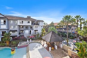 Lakeside Luxe Retreat - Pool View BBQ Spa Bath