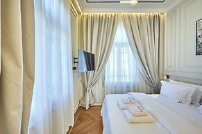 Ermou 99 Intelligent Private Suites