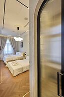 Ermou 99 Intelligent Private Suites
