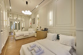 Ermou 99 Intelligent Private Suites