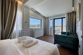 Ermou 99 Intelligent Private Suites