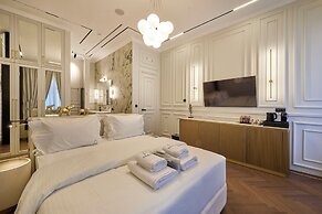 Ermou 99 Intelligent Private Suites