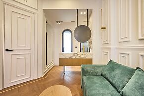 Ermou 99 Intelligent Private Suites