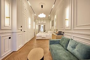 Ermou 99 Intelligent Private Suites