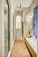 Ermou 99 Intelligent Private Suites