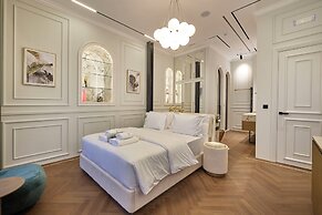 Ermou 99 Intelligent Private Suites