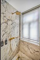 Ermou 99 Intelligent Private Suites