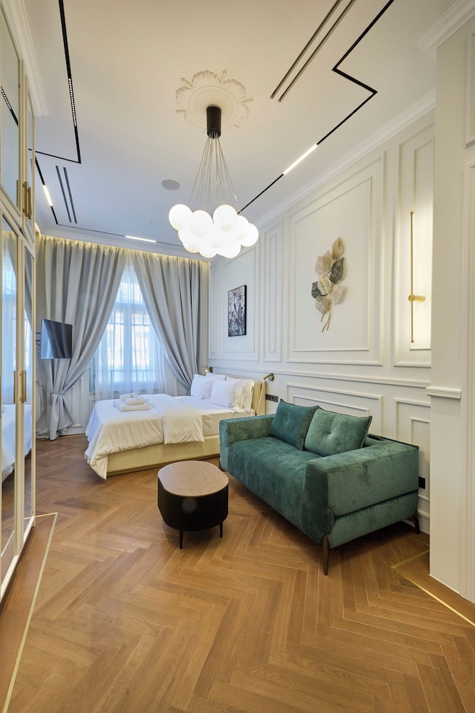 Ermou 99 Intelligent Private Suites