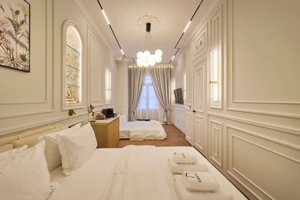 Ermou 99 Intelligent Private Suites