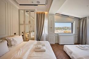 Ermou 99 Intelligent Private Suites