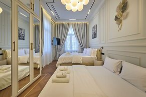 Ermou 99 Intelligent Private Suites