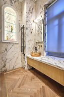 Ermou 99 Intelligent Private Suites