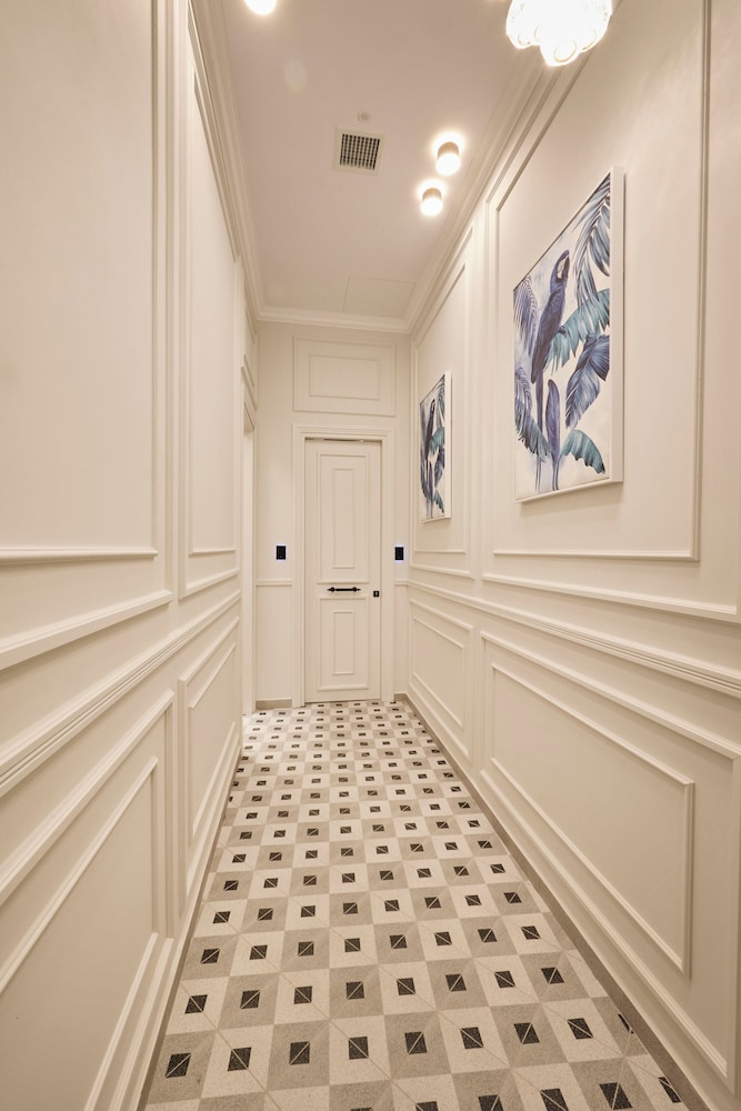 Ermou 99 Intelligent Private Suites