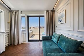 Ermou 99 Intelligent Private Suites