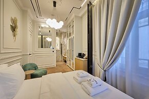 Ermou 99 Intelligent Private Suites