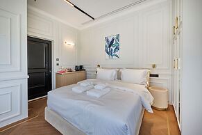 Ermou 99 Intelligent Private Suites