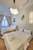 Ermou 99 Intelligent Private Suites