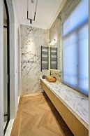 Ermou 99 Intelligent Private Suites
