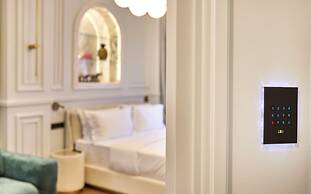Ermou 99 Intelligent Private Suites