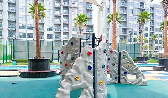 Bright 2bed Family Home: Pool, Gym & Kids Play