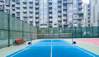 Bright 2bed Family Home: Pool, Gym & Kids Play