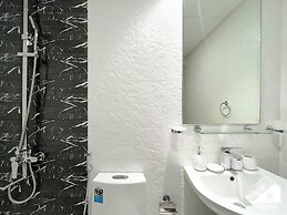 Bright 2bed Family Home: Pool, Gym & Kids Play