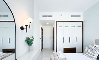 Bright 2bed Family Home: Pool, Gym & Kids Play