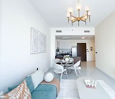 Bright 2bed Family Home: Pool, Gym & Kids Play