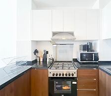 Bright 2bed Family Home: Pool, Gym & Kids Play