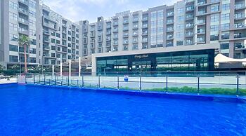 Bright 2bed Family Home: Pool, Gym & Kids Play