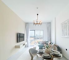 Bright 2bed Family Home: Pool, Gym & Kids Play