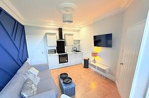 Cosy Perth Apartment - City Comforts
