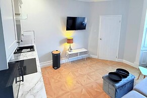 Cosy Perth Apartment - City Comforts